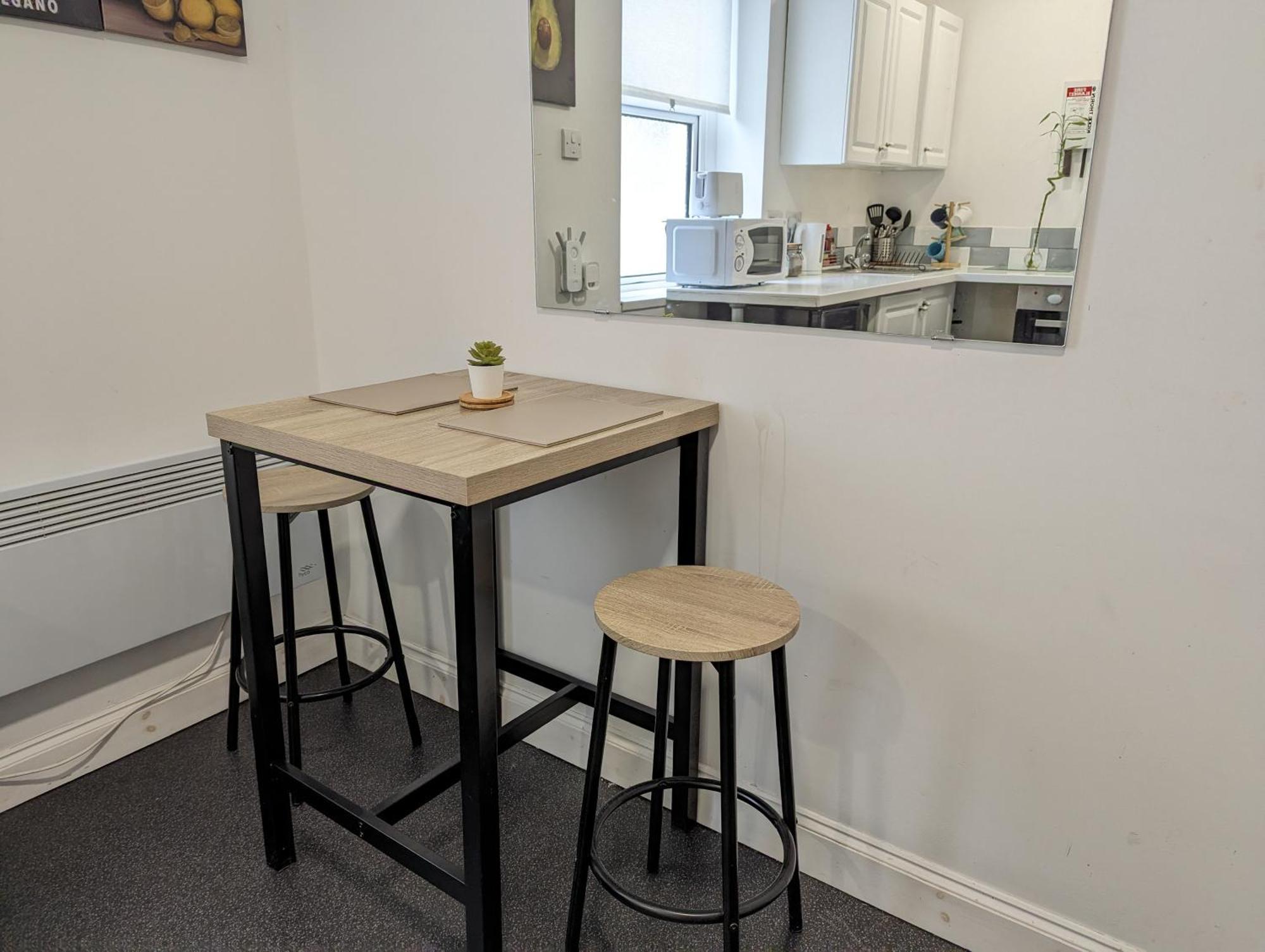 Serene 1 Bedroom Flat In Roath カーディフ エクステリア 写真