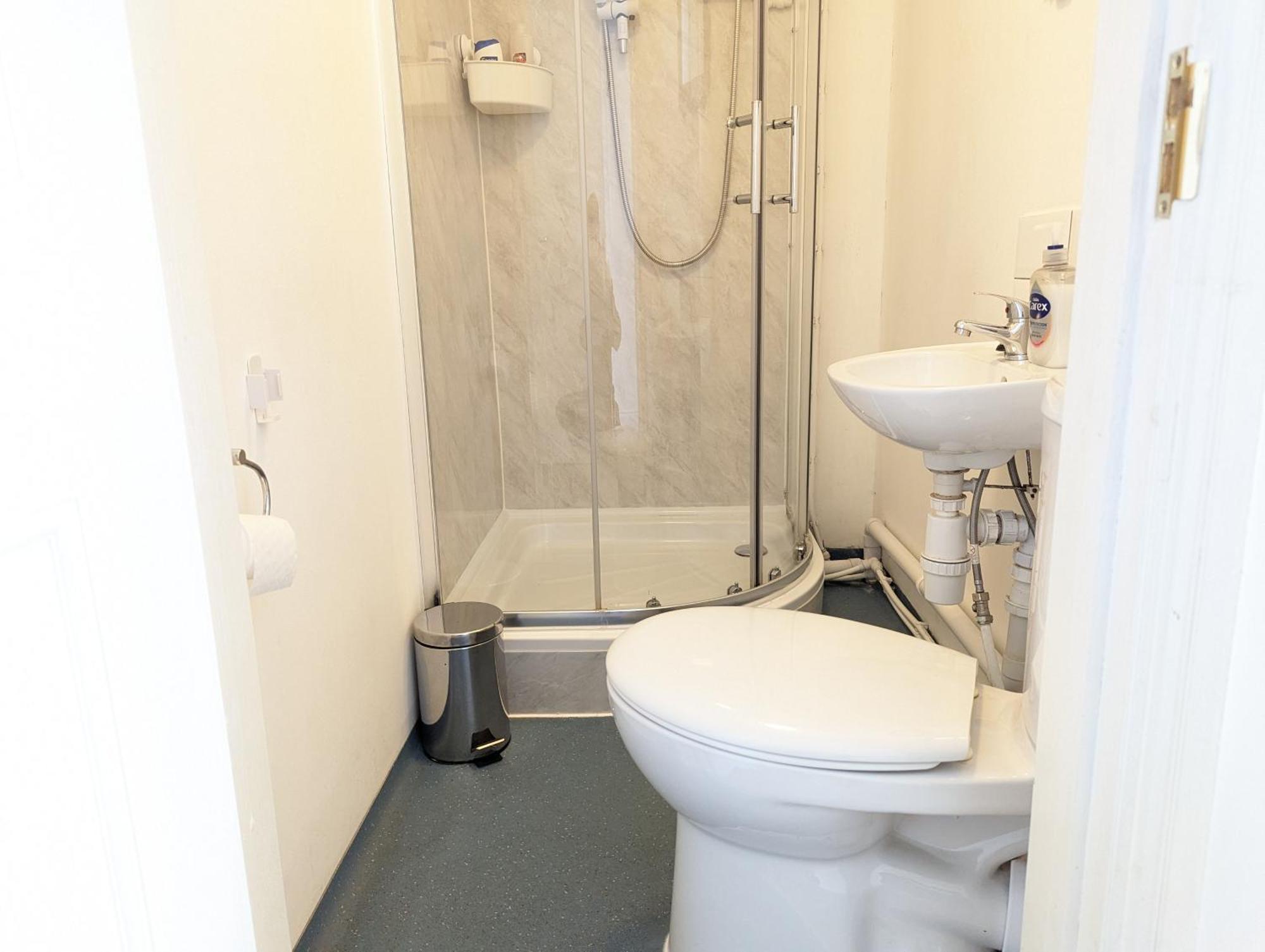 Serene 1 Bedroom Flat In Roath カーディフ エクステリア 写真