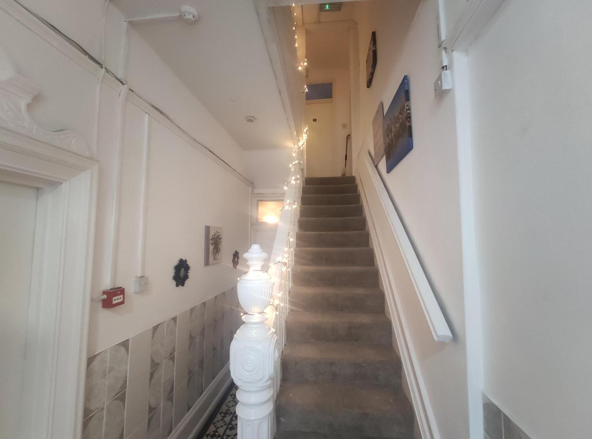 Serene 1 Bedroom Flat In Roath カーディフ エクステリア 写真