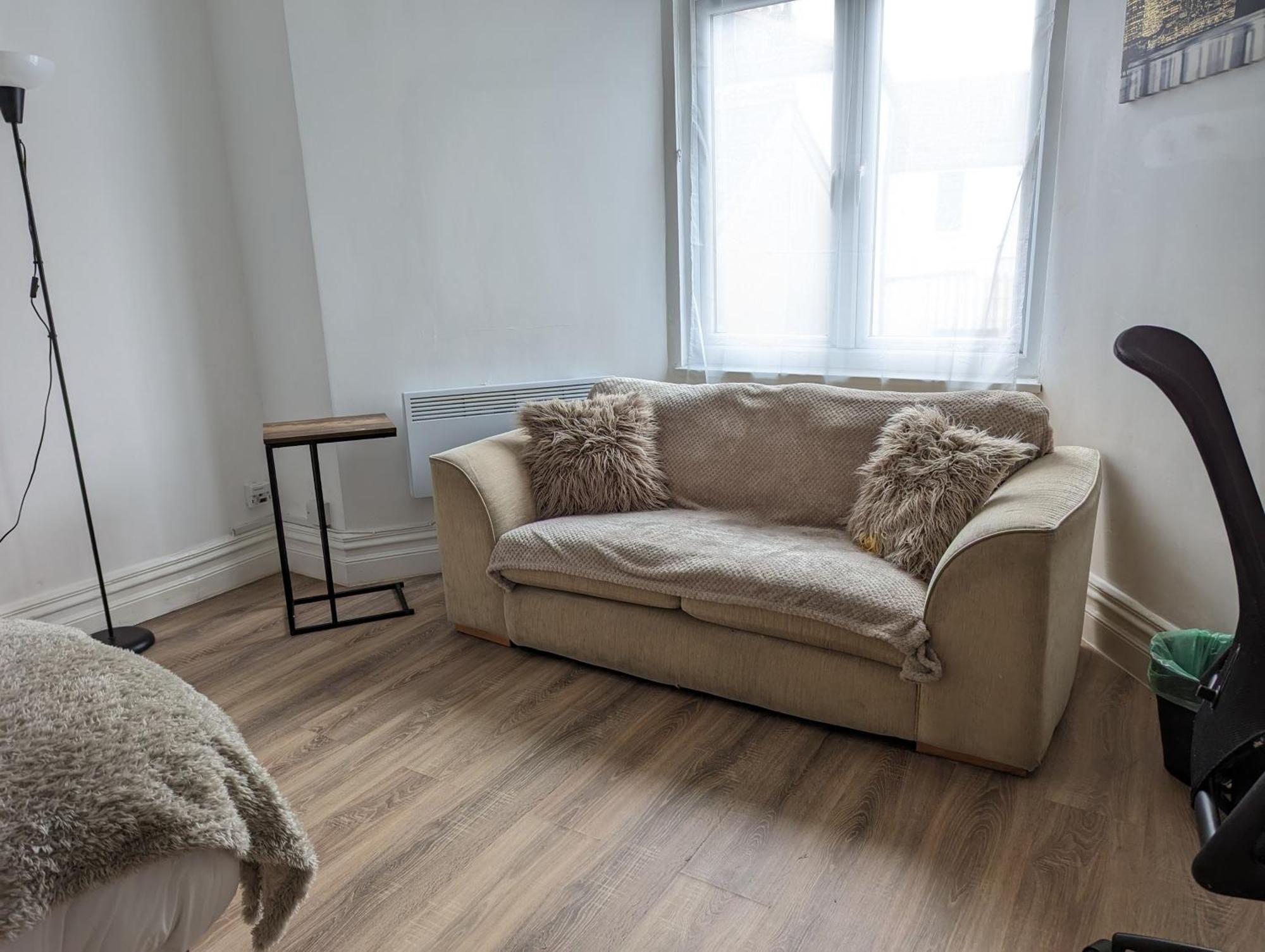 Serene 1 Bedroom Flat In Roath カーディフ エクステリア 写真